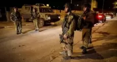 قوات الاحتلال خلال حاجز مفاجئ في الضفة الغربية