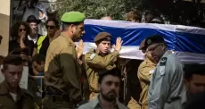 خلال جنازة عسكرية لأحد جنود الاحتلال بعد مقتله بنيران المقاومة