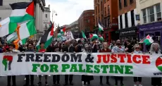 تظاهرة في أيرلندا دعما لفلسطين.webp
