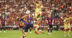 برشلونة يتوج بكأس خوان جامبر 
