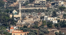 جرافات الاحتلال تدمر بلدة حداثا جنوبي لبنان.png