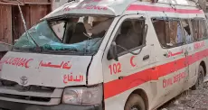 مركبة إسعاف دمرها الاحتلال في غزة.webp