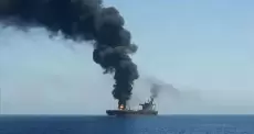 حريق في ناقلة نفط