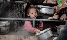 الجوع يفترس أهل غزة.. كيف جسدوا وجعهم بالكلمات؟