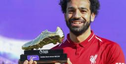 36299-محمد-صلاح-يحمل-الحذاء-الذهبى.jpg