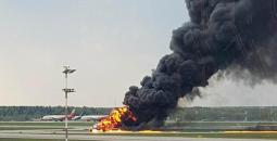 الصورة للطائرة الروسية التي احترقت خلال هبوطها اضطراريًا