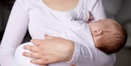فوائد تجنيها الأم من الرضاعة الطبيعية