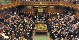 البرلمان بريطاني يُجبر الحكومة على نشر وثائق سرية