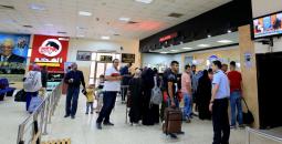 الاحتلال يمنع ٩ مواطنين من السفر عبر 