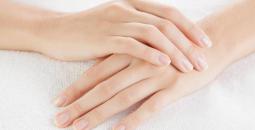 woman-s-hands-with-manicured-nails-folded-over-white-towel_164070_original.jpg