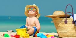 كيف تحمين طفلك من أشعة الشمس؟