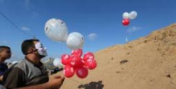 نشطاء بغزة يطلقون بالونات تحمل صور الأسرى الفارين