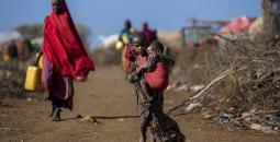 أطفال يتعرضون لمجاعة في السودان.jpg