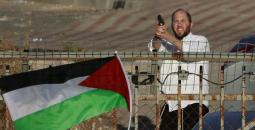 مستوطن إسرائيلي يطلق النار على الفلسطينينين