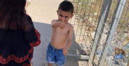 طفل أجبر الاحتلال عائلته على خلع قميصه.jfif