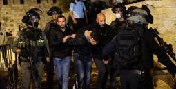 الاحتلال يعتقل شابا فلسطينيا في القدس بمساعدة القوات الخاصة.jpg