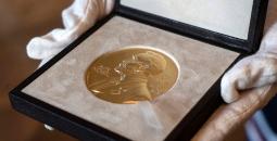 جائزة نوبل للسلام لعام 2022 للناشط بحقوق الإنسان البيلاروسي أليس بيالياتسكس