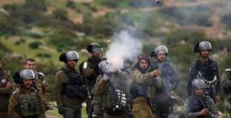 جنود الاحتلال يطلقون قنابل غاز خلال مواجهات في الضفة- أرشيفية.jpg