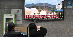 لحظة إطلاق الصاروخ الكوري الشمالي باتجاه بحر اليابان.jpg