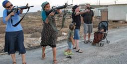 نساء إسرائيليات يحملن السلاح