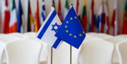 علما الاتحاد الأوروبي (يمين الصورة) وإسرائيل (يسارًا).jpg