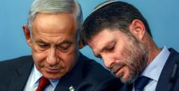 سموتريتش (يمين الصورة) رفقة رئيس الحكومة الإسرائيلية بنيامين نتنياهو.jpg