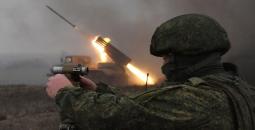 جندي روسي خلال إطلاق صواريخ باتجاه أوكرانيا.jpg