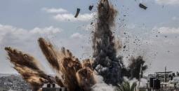 تفجير منزل في قطاع غزة بعد قصفه بالطيران الحربي.jpg