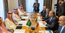 لقاء جمع وزراء خارجية ايران والسعودية.png