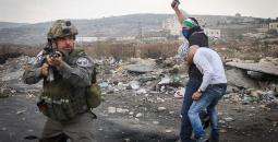 قوات خاصة إسرائيلية تعتقل فلسطينيًا من رام الله.jpg