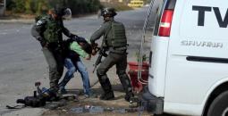 اعتداء جنود الاحتلال على صحفي فلسطيني بالضفة الغربية.jpg