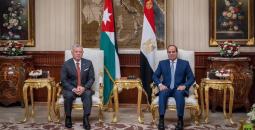 الرئيس المصري (يمين الصورة) والملك عبد الله الثاني (يسارًا).jpg