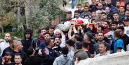 جانب من تشييع جثمان شاب فلسطيني قُتل في هجوم المستوطنين على قرية المغير.jpeg
