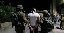 اعتقال شاب فلسطيني من منزله في الضفة.jpg