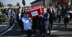 جثمان الشهيدة التركية عائشة نور إيزغي