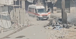 لحظة استهداف سيارة إسعاف عند مدخل مستشفى كمال عدوان وإصابة من بداخلها