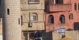 علم الاحتلال على قبة مسجد