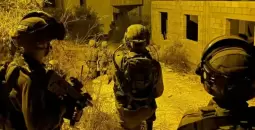 خلال اقتحام منزل في الضفة.webp