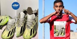 لاعب كرة قدم من غزة يعرض حذاءه للبيع ليُطعم أسرته !