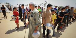 الجوع ينهش أطفال غزة.. طوابير لا تنتهي وأيادٍ صغيرة تمتدّ بحثًا عن الطعام