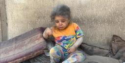 إنقاذ طفلة بعد مجزرة في غزة