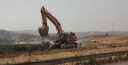 آليات الاحتلال تجرف أراض فلسطينية.webp