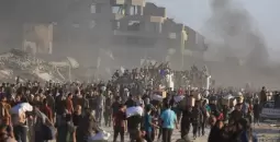 قصف إسرائيلي يستهدف مدنيين في غزة.webp