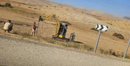 مستوطنون يسيجون أرضا تمهيدا للاستيلاء عليها
