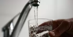 شرب الماء صباحا.webp