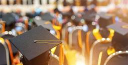 خلال تخرج الطلبة من الجامعات.jpg
