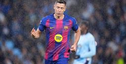 ليفاندوفسكي يحسم موقفه من الرحيل عن برشلونة