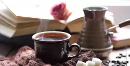القهوة: من فنجان الصباح إلى إشراقة الشعر