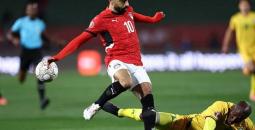 مصر تهزم زيمبابوي بشق الأنفس في كأس أمم أفريقيا