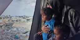 عائلة فلسطينية تحتمي من البرد بخيمة فوق منزلها المدمر في خان يونس6.jpg